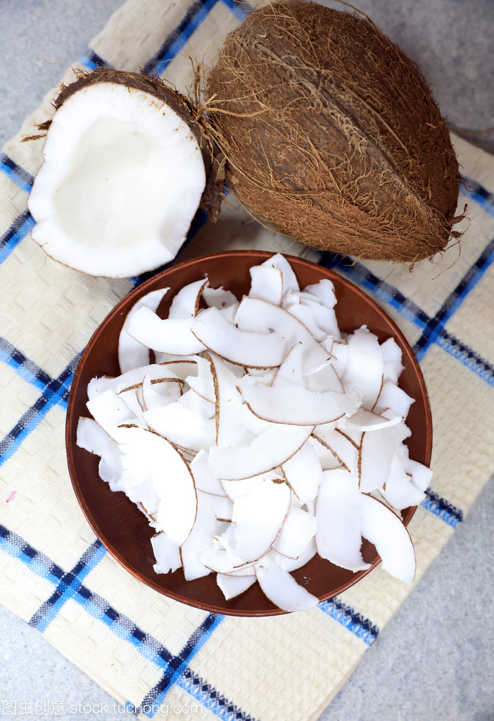 异国情调的健康零食 新鲜椰子中厚板芯片的魅力